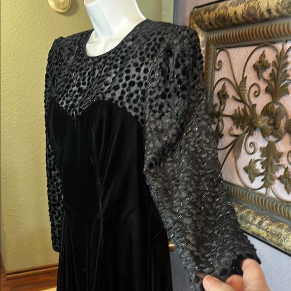 VTG Niki Elegant Dress Black Velvet Long Sleeve with Sheer Cut outs -luxury Sz 8 - Picture 4 of 14